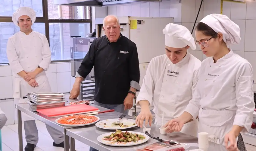 Destacado chef internacional realiza Masterclass a estudiantes de la Escuela de Gastronomía y Turismo 